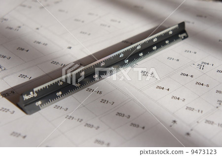 Triangular scale 9473123