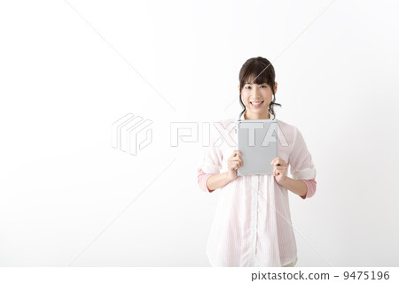 Young lady tablet Young lady tablet 9475196
