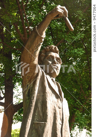 Ueno Park's "Noguchi Hideyo" statue (Ueno Imperial Park / Taito Ward, Tokyo) 9477064