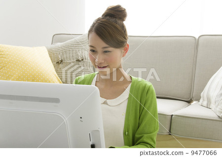 Internet surfing 9477066