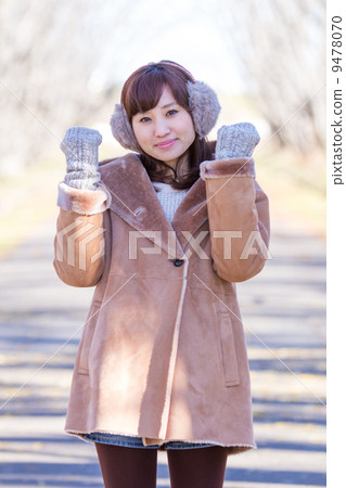 給禮物的婦女 9478070