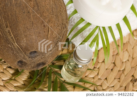 Coconut oil for alternative therapy 9482282