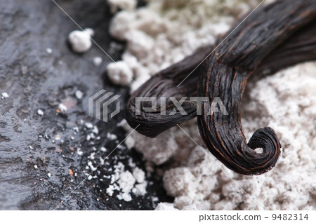 vanilla beans with aromatic sugar 9482314