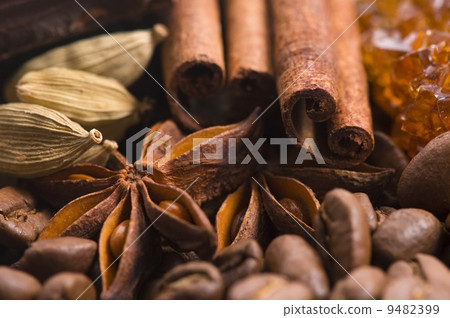 aroma coffe. ingredients. coffe beens, anise, chocolate, cardamo 9482399