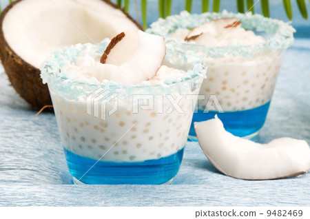 Coconut pudding with tapioca pearls and litchi jelly Coconut pudding with tapioca pearls and litchi jelly 9482469