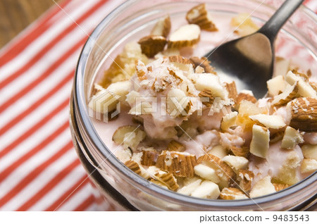 Sweet dessert in glass jar - strawberry cake Sweet dessert in glass jar - strawberry cake 9483543