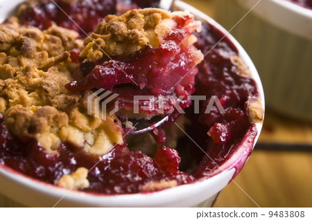 Plum tart 9483808