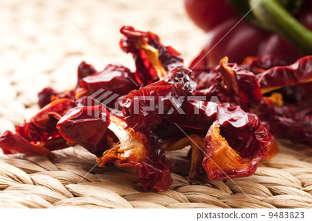 Dried red pepper 9483823