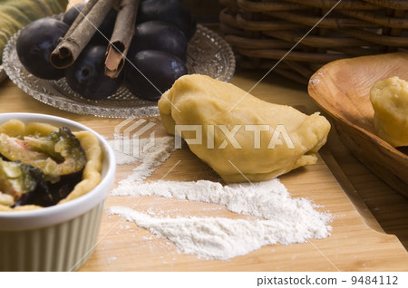 Plum tart ingredients 9484112