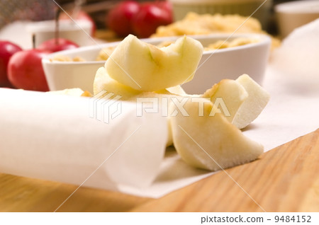 Apple pie ingredients 9484152