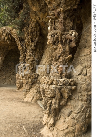 park guell. barcelona. antonio gaudi 9484177