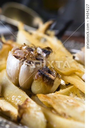 Grilled parsley and garlic in honey sauce Grilled parsley and garlic in honey sauce 9484227