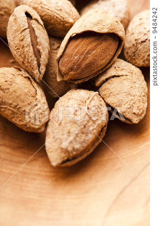 Sweet almonds with kernel Sweet almonds with kernel 9484242