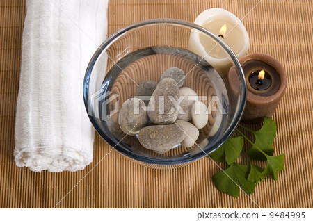 alternative medicine. ginkgo biloba therapy 9484995