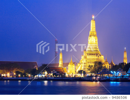 Wat Arun in Bangkok at night 9486506