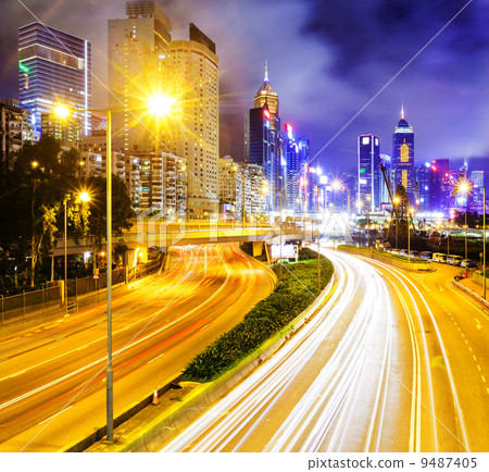 Traffic trail in city 9487405