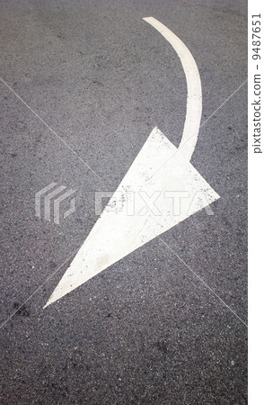 road with arrow direction 9487651
