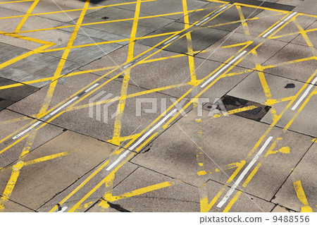 Road junction in city 9488556