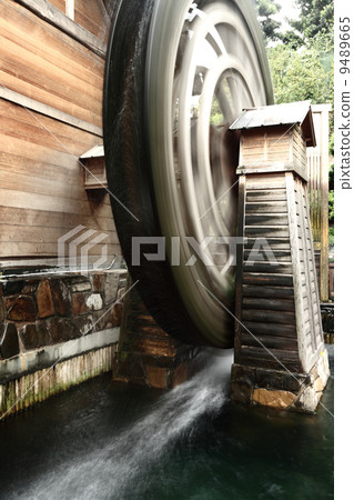 wooden waterwheel 9489665
