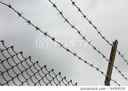 Chain link fence with barbed wire 9490039