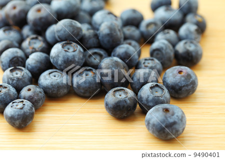 Blueberry on wooden table Blueberry on wooden table 9490401