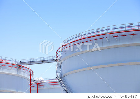 Oil storage tanks 9490487