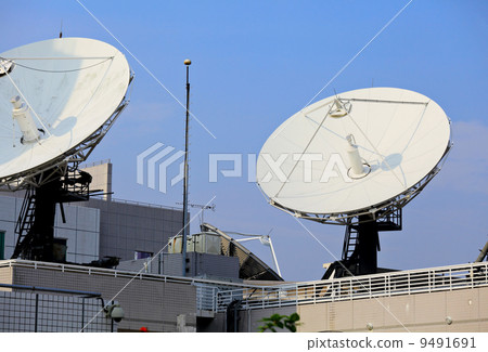 satellite dish on roof 9491691