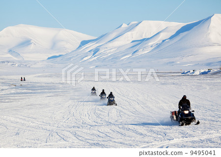 Snowmobile Travel Snowmobile Travel 9495041