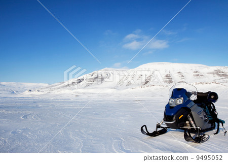 Winter Mountain Landscape 9495052