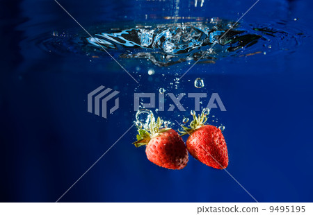 Strawberry Drop in Water Strawberry Drop in Water 9495195