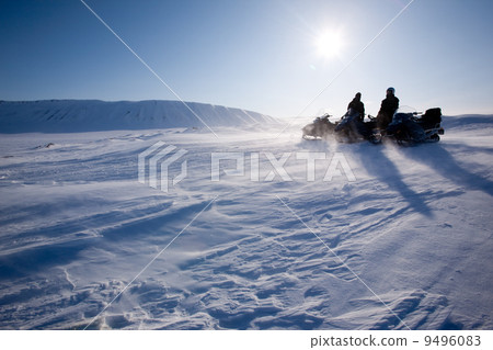 Winter Mountain Travel Winter Mountain Travel 9496083