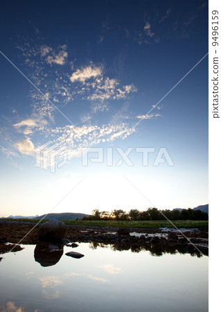 Sky Reflection 9496159
