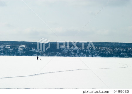 Ice Fishing 9499080