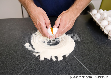 Making Pasta - Cracking the Egg Making Pasta - Cracking the Egg 9499504