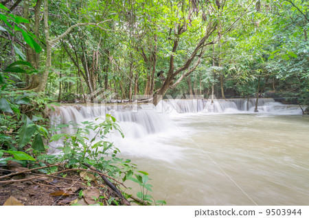 Long waterfall 9503944