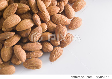 Almond 9505145