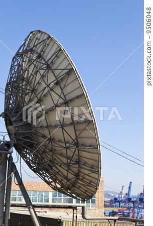 Parabolic antenna Parabolic antenna 9506048