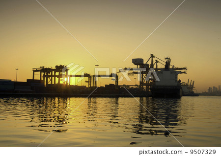 Large container ship arriving in port Large container ship arriving in port 9507329