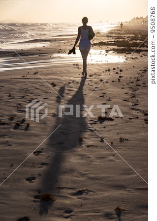 girl on sand beach 9508768