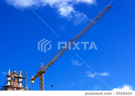 crane on reconstruction 9508920