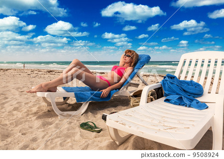 girl on the beach girl on the beach 9508924