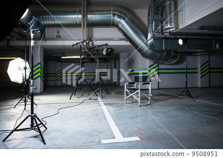 studio in the parking lot 9508951