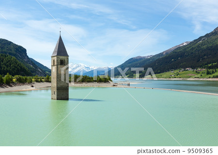 The bell tower in Reschensee and family (Italy). 9509365