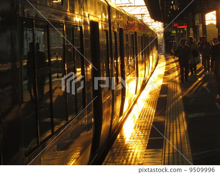 發光的火車 9509996