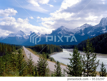 Icefield Parkway and Canadian Rockies 9510297