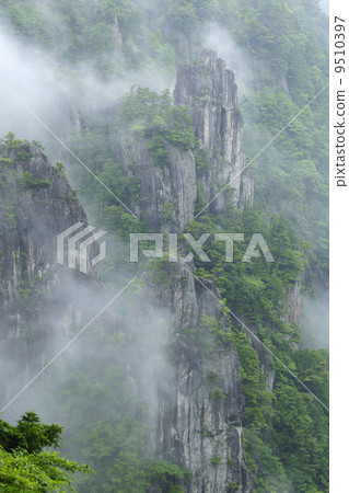 [Nara Prefecture Shimokitayama Village] Rain Ishiya Tower 9510397