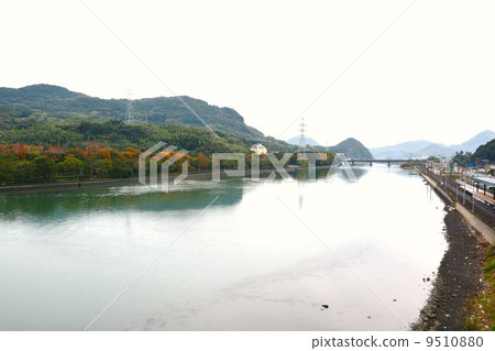 JR豪斯登堡站前的風景 9510880