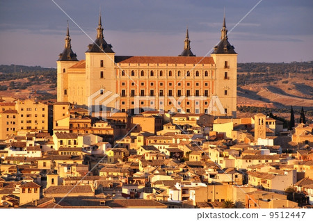阿爾卡薩在世界遺產托萊多日落照耀 阿爾卡薩在世界遺產托萊多日落照耀 9512447