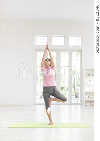 做瑜伽的女人 9512840