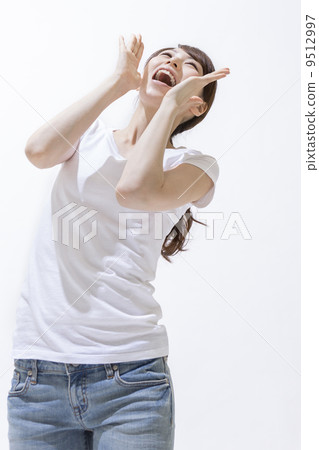 A woman who speaks 9512997